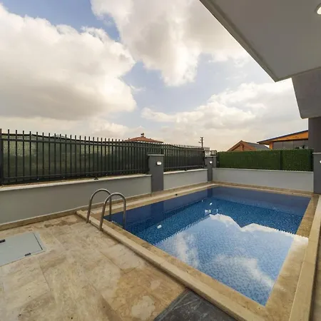 With Pool Garden And Terrace In Villa *