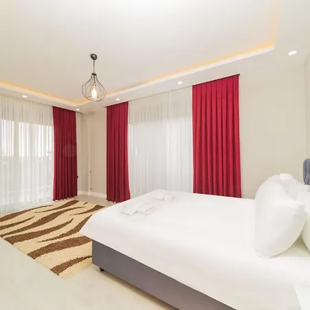 With Pool Garden And Terrace In Villa *